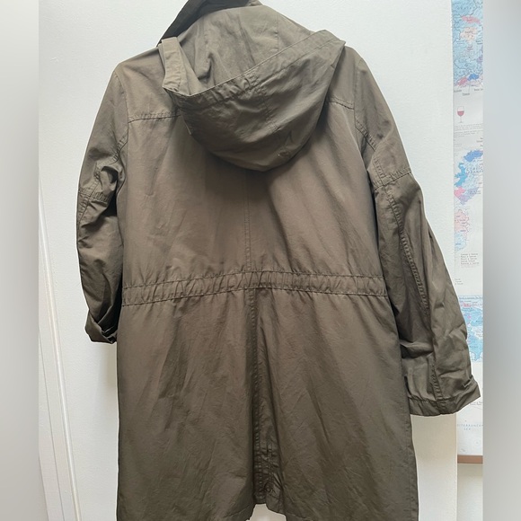 Very versatile & stylish mid length utility Kenneth Cole green khaki jacket. - Picture 3 of 7